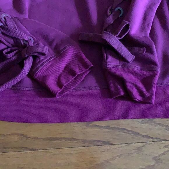 Reflex medium long sleeve and unique sweatshirt. Scoop neck and shoelace sleeves - Picture 9 of 9